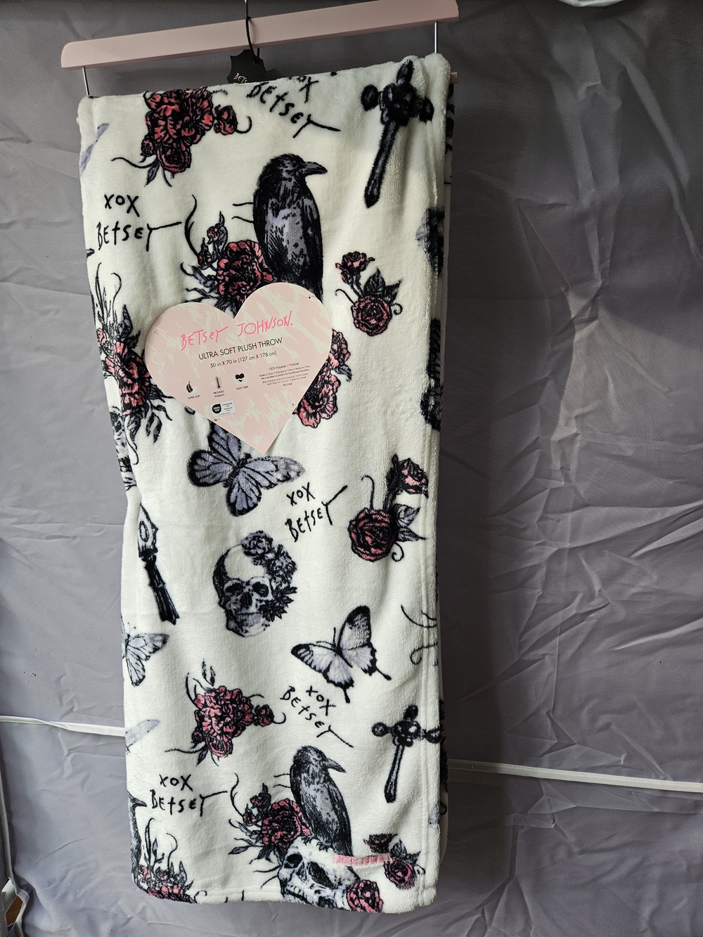 Betsey Johnson Halloween Ultra Plush Throw Blanket Gothic Skull Raven Pink Rose